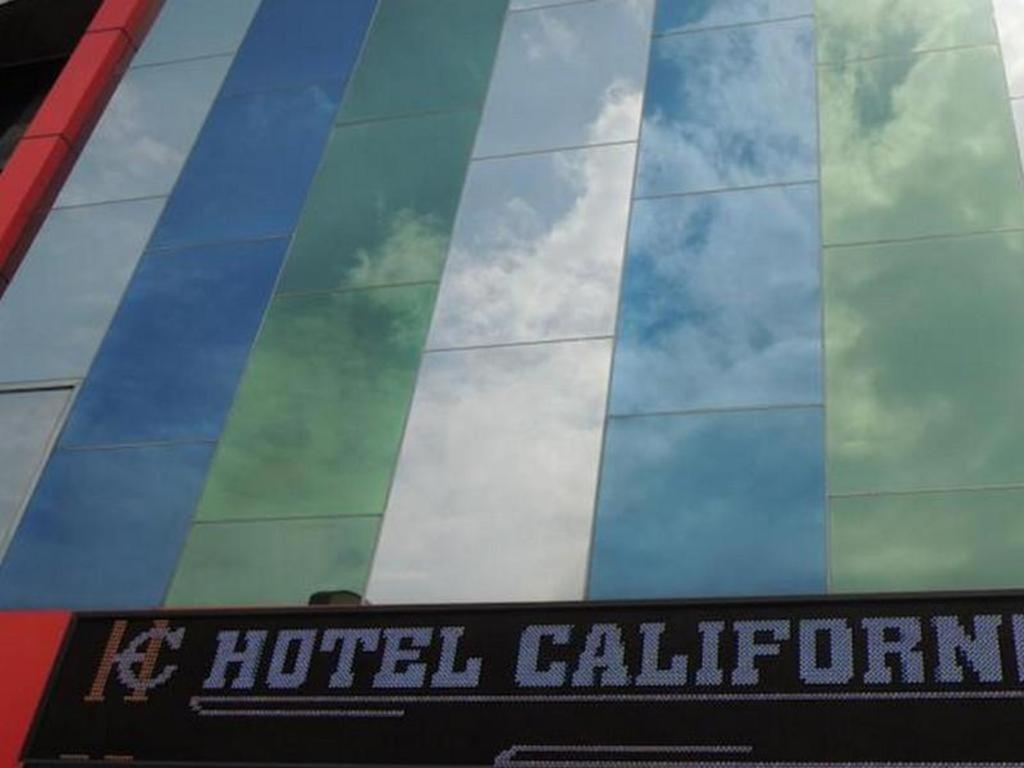 California Hotel Dżakarta Zewnętrze zdjęcie