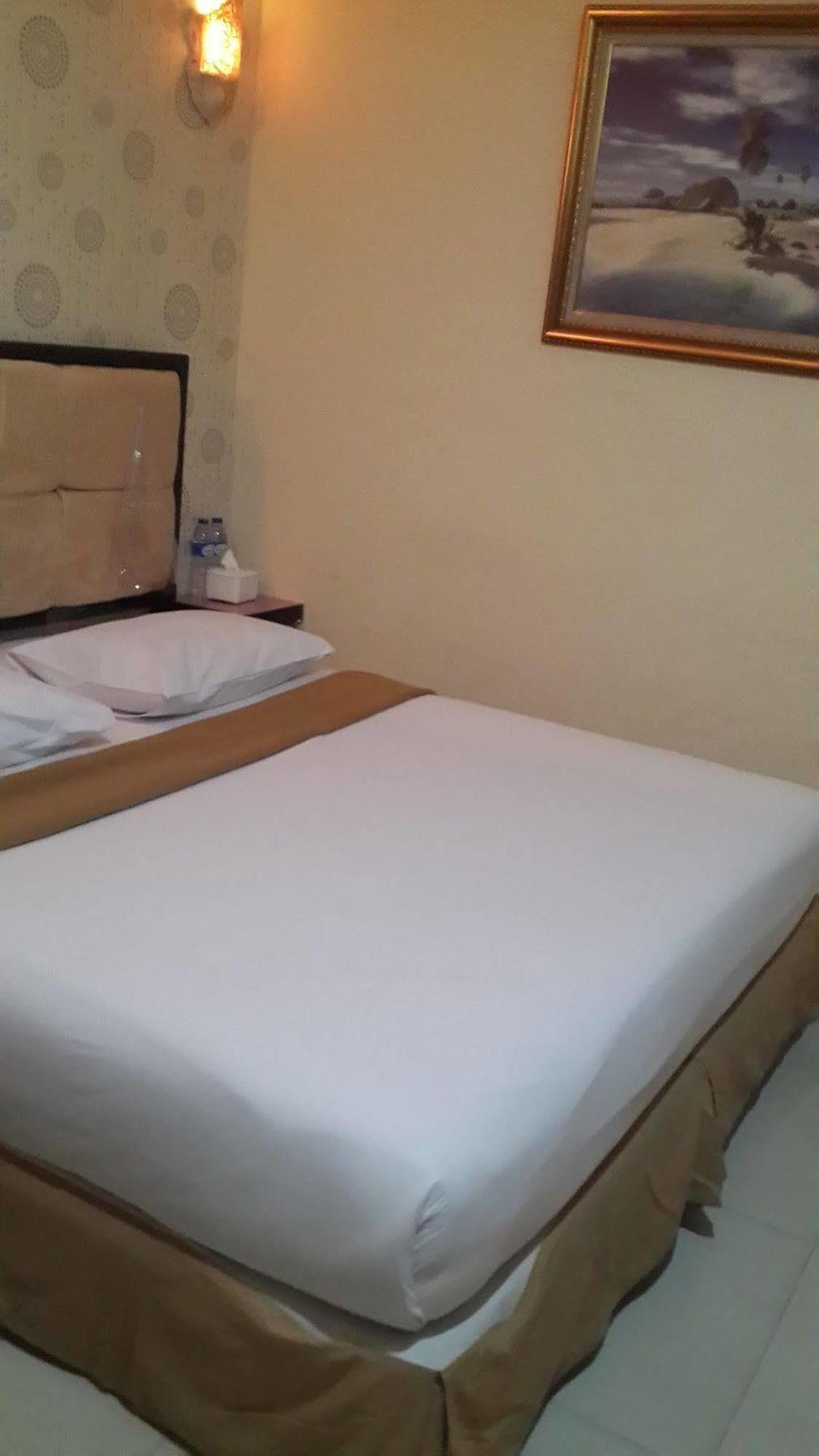 California Hotel Dżakarta Zewnętrze zdjęcie